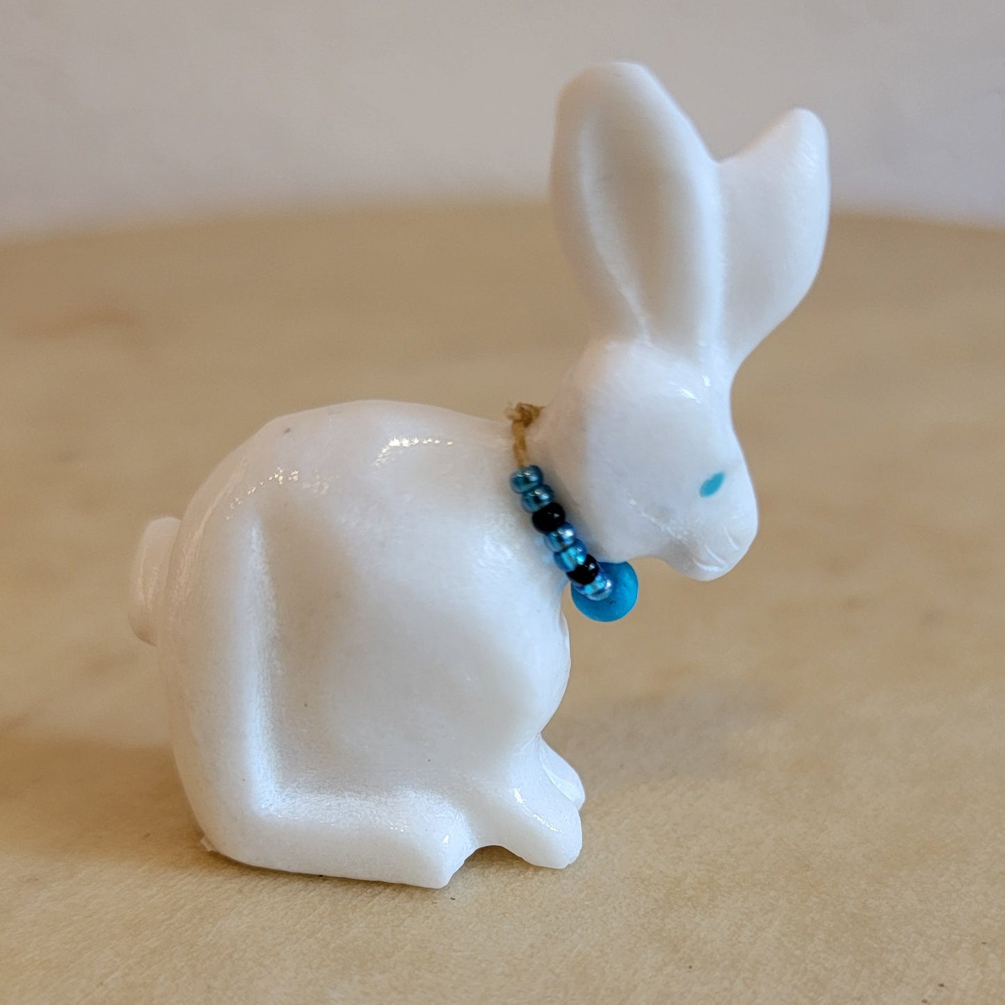 Andres Lementino white Marble Bunny Rabbit w/Necklace Zuni Fetish
