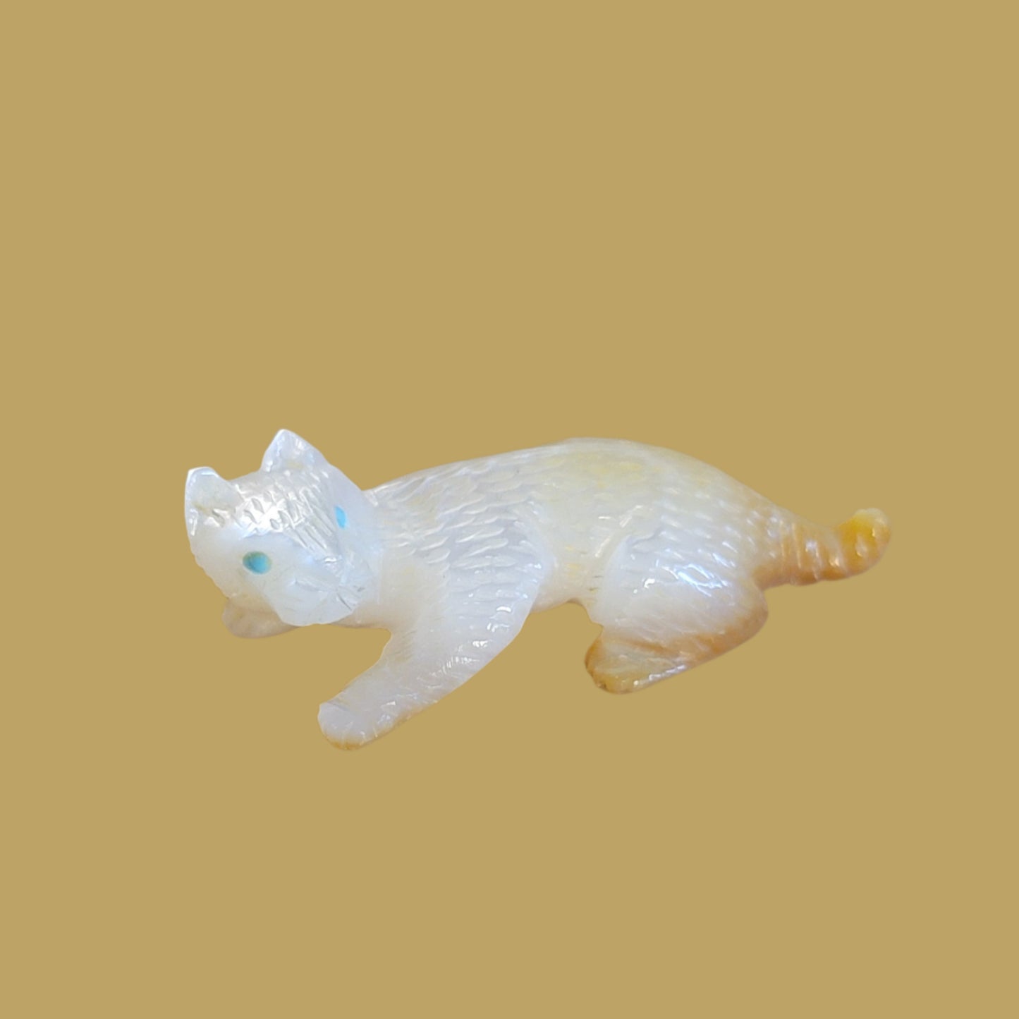 Gold Lip/Mother of Pearl Cougar Cub Zuni Fetish