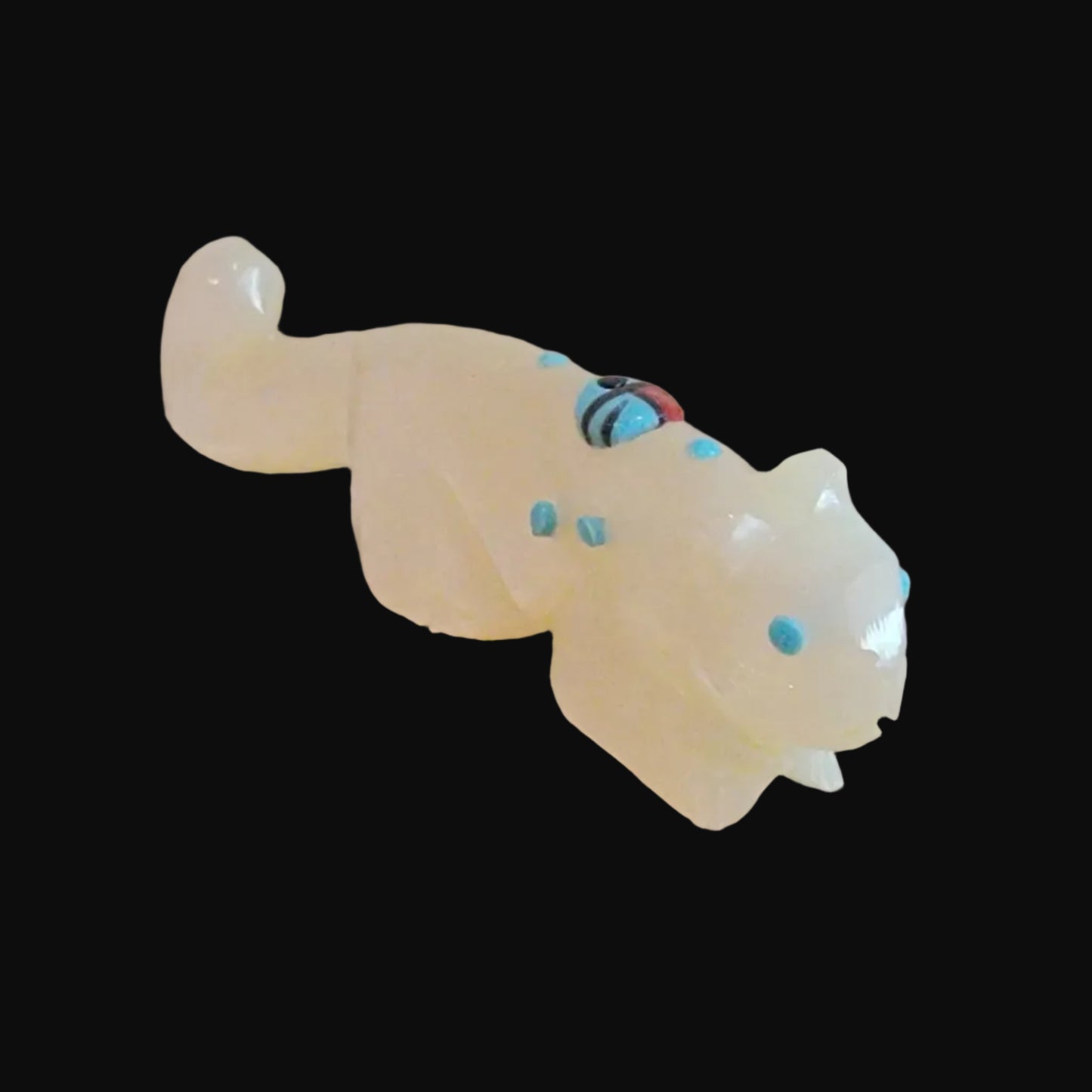 Mother of Pearl Shell w/ Zuni Sun Mountain Lion Zuni Fetish