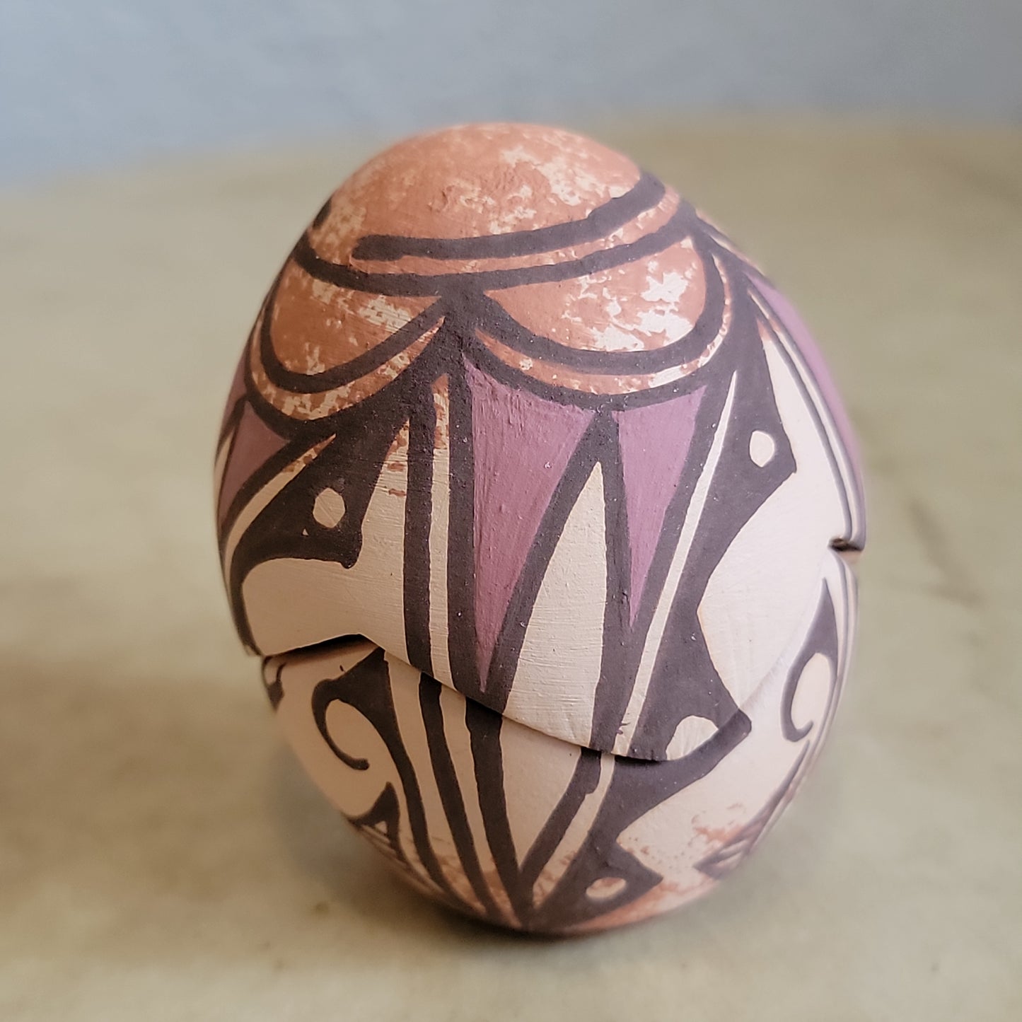 Tara Edaakie Zuni Egg Shaped Pottery w/Chick Pueblo Pottery