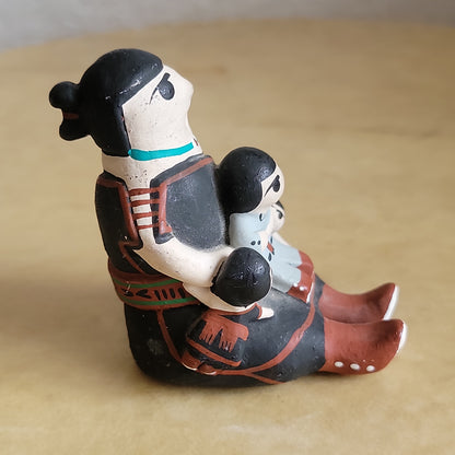 Robert Tenorio Santo Domingo Pueblo Pottery Storyteller w/ three babies