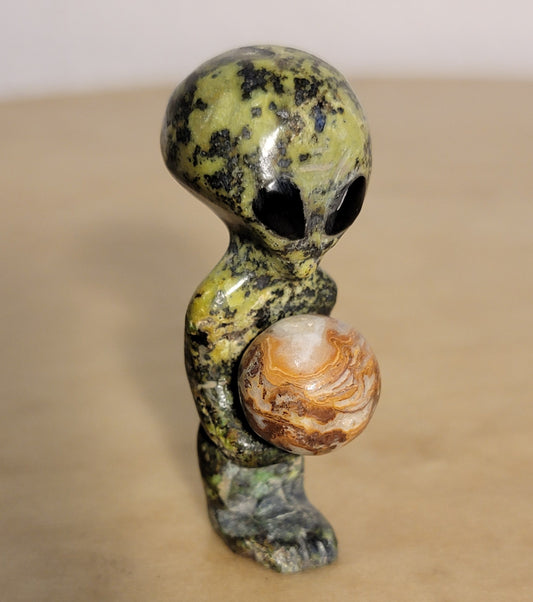 Serpentine Alien w/onyx Globe Zuni Fetish