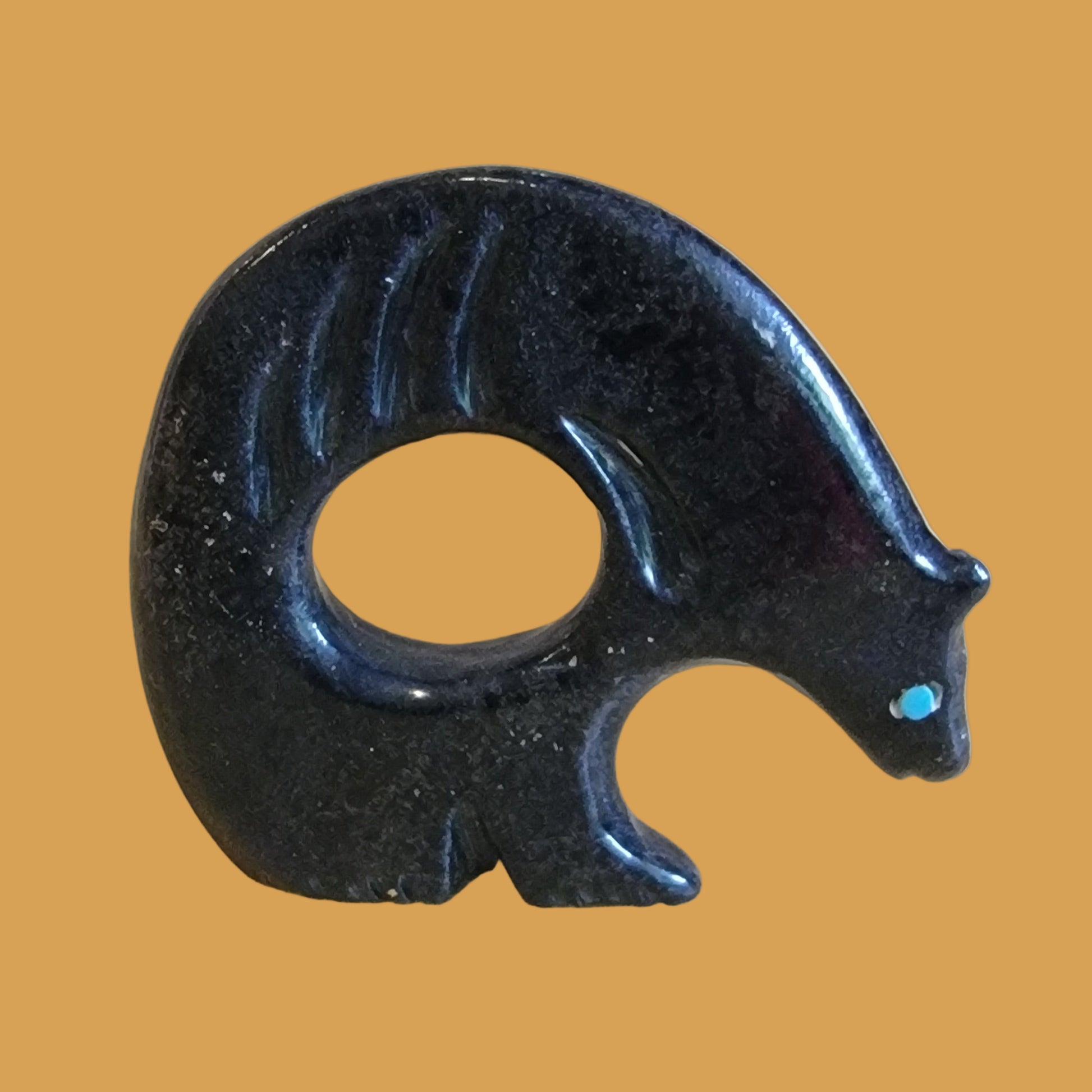 Peekaboo Bear w/Bearclaw Design Zuni Fetish