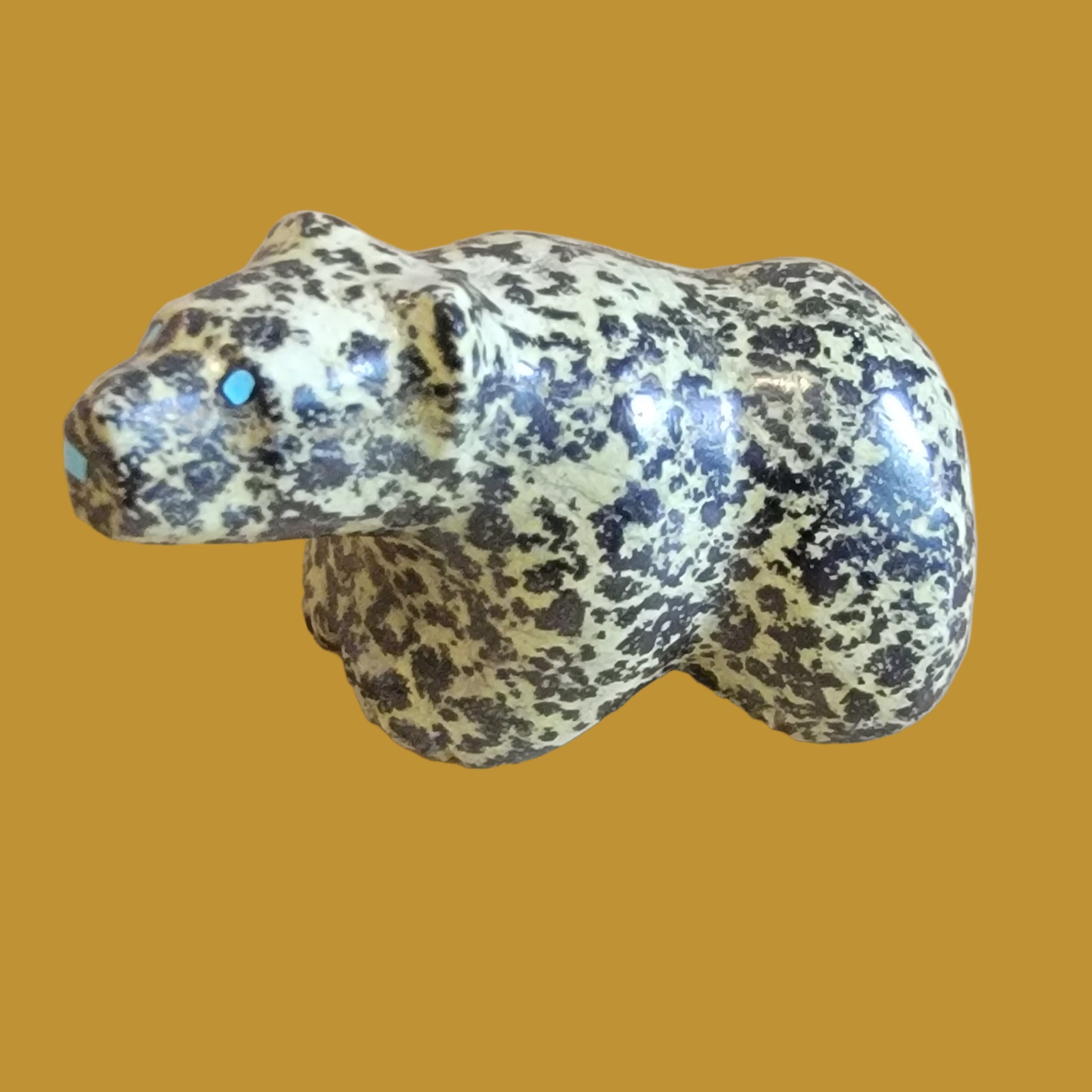 Poweful Argite Bear w/ Impressive Sweeping Heartline Zuni Fetish