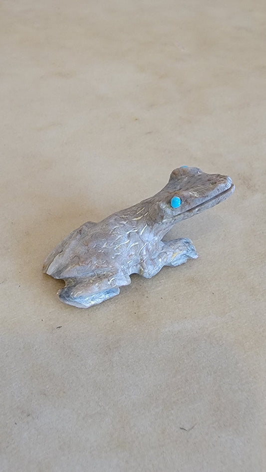 Eye of Toad is Turquoise! Zuni Fetish