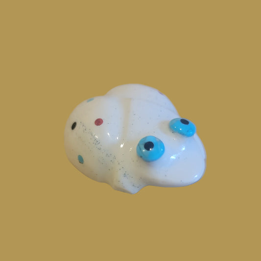 Serpentine Bug Eyed Frog w/Spots Zuni Fetish