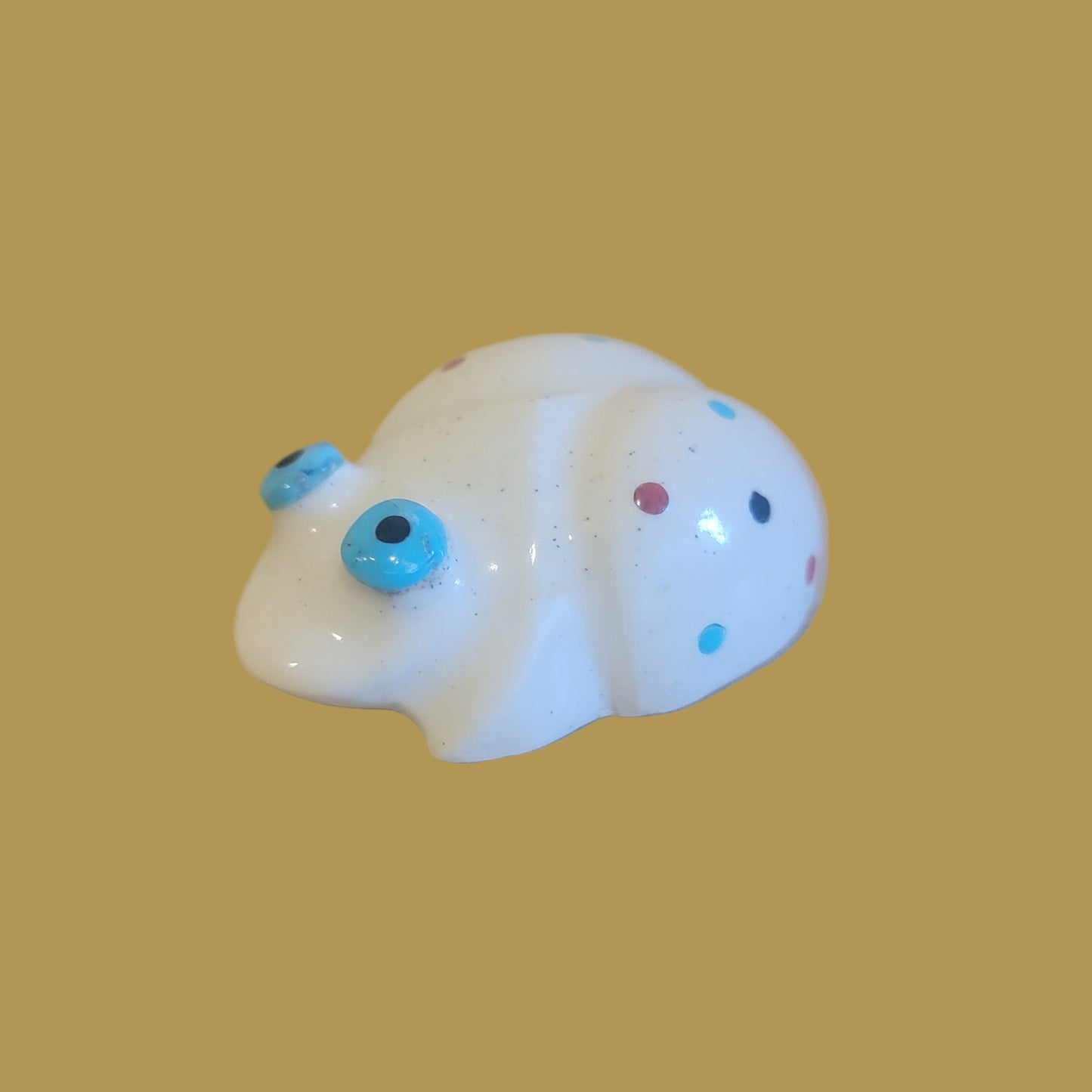 Serpentine Bug Eyed Frog w/Spots Zuni Fetish