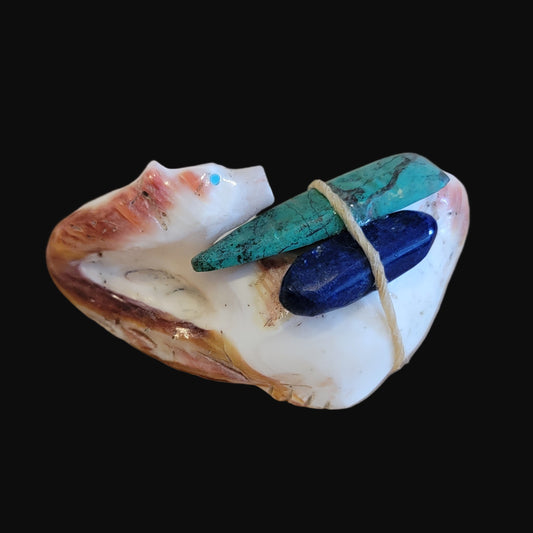 Looking Backwards Spiny Oyster Shell Medicine Bear w/Pack Zuni Fetish