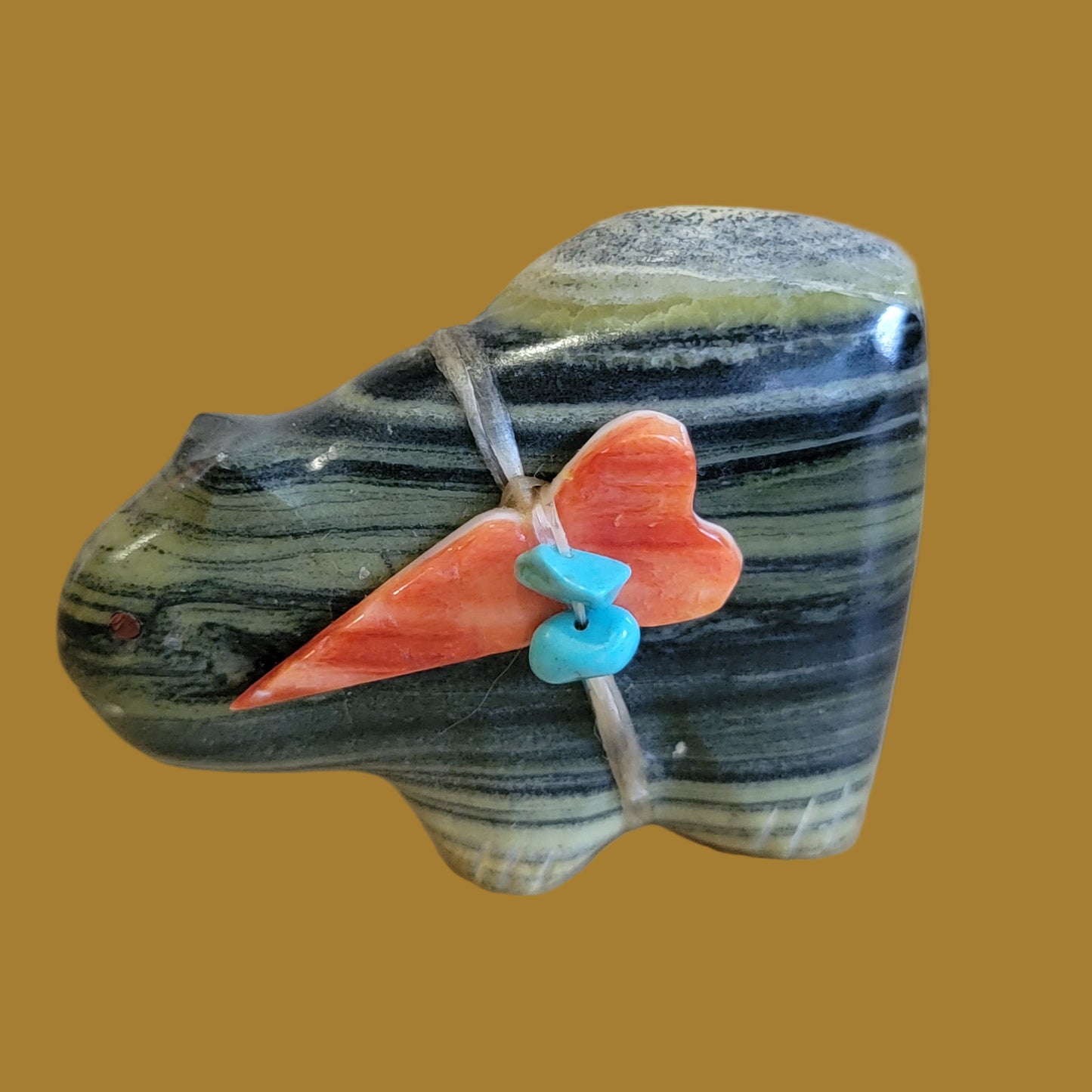 Serpentine Mountain Lion w/Brilliant Spiny Oyster Arrowhead Side Pack Zuni Fetish