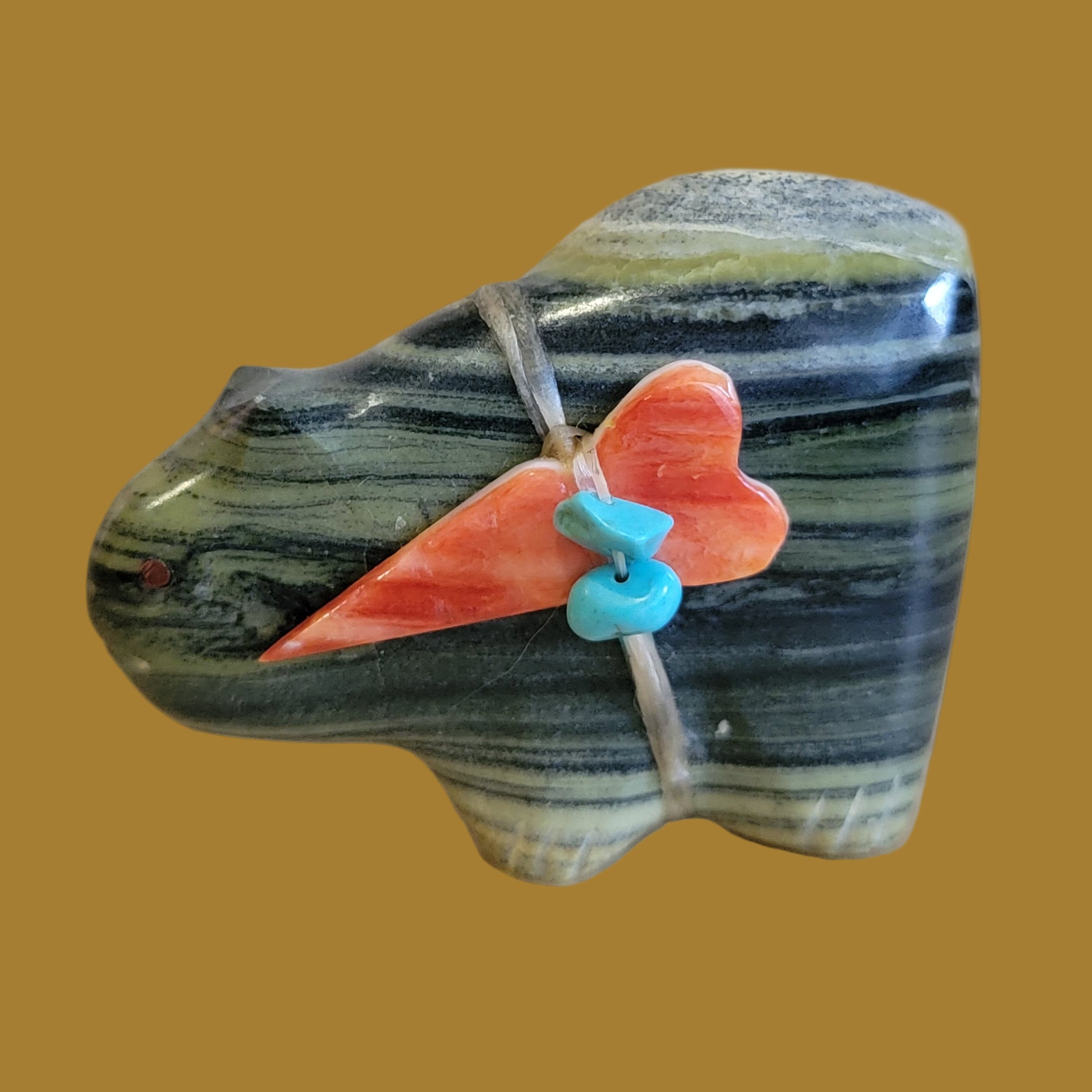 Serpentine Mountain Lion w/Brilliant Spiny Oyster Arrowhead Side Pack Zuni Fetish