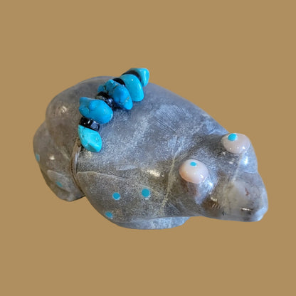Bug Eyed Frog w/ Great Offering Zuni Fetish