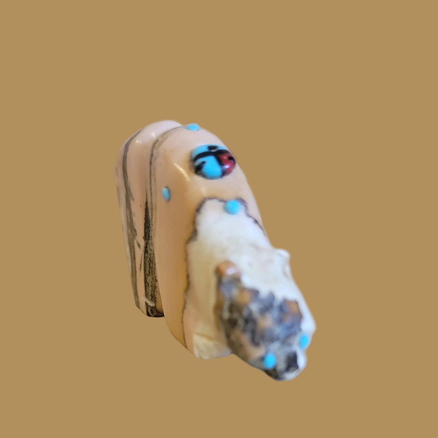 Agate Grizzly Bear on the Scent w/Zuni Sun Zuni Fetish