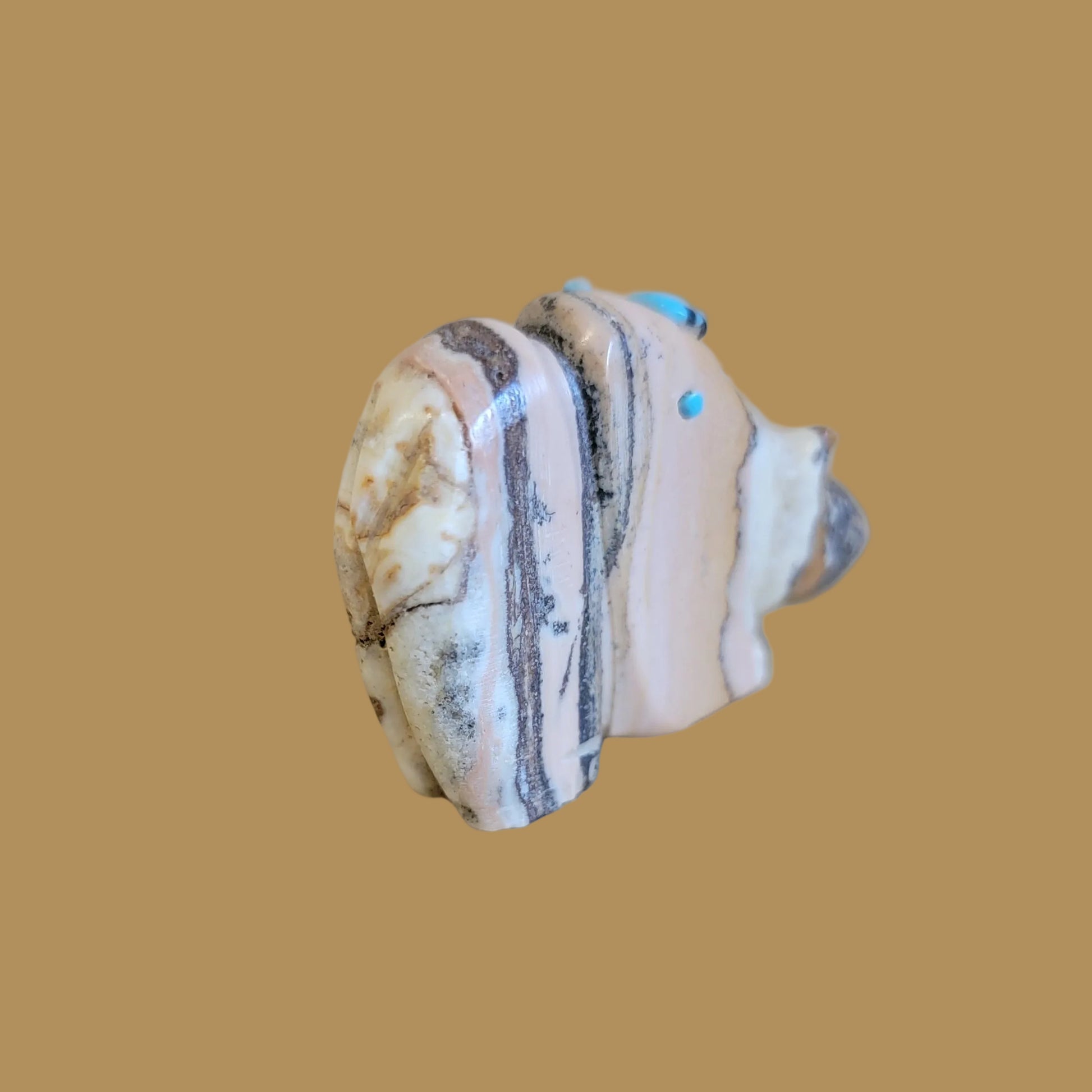 Agate Grizzly Bear on the Scent w/Zuni Sun Zuni Fetish