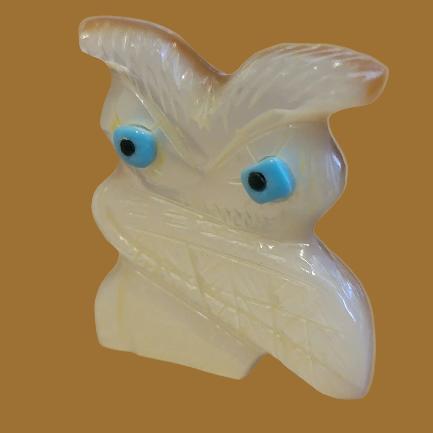 Mother of Pearl/Gold Lip Shell Zuni Fetish Owl