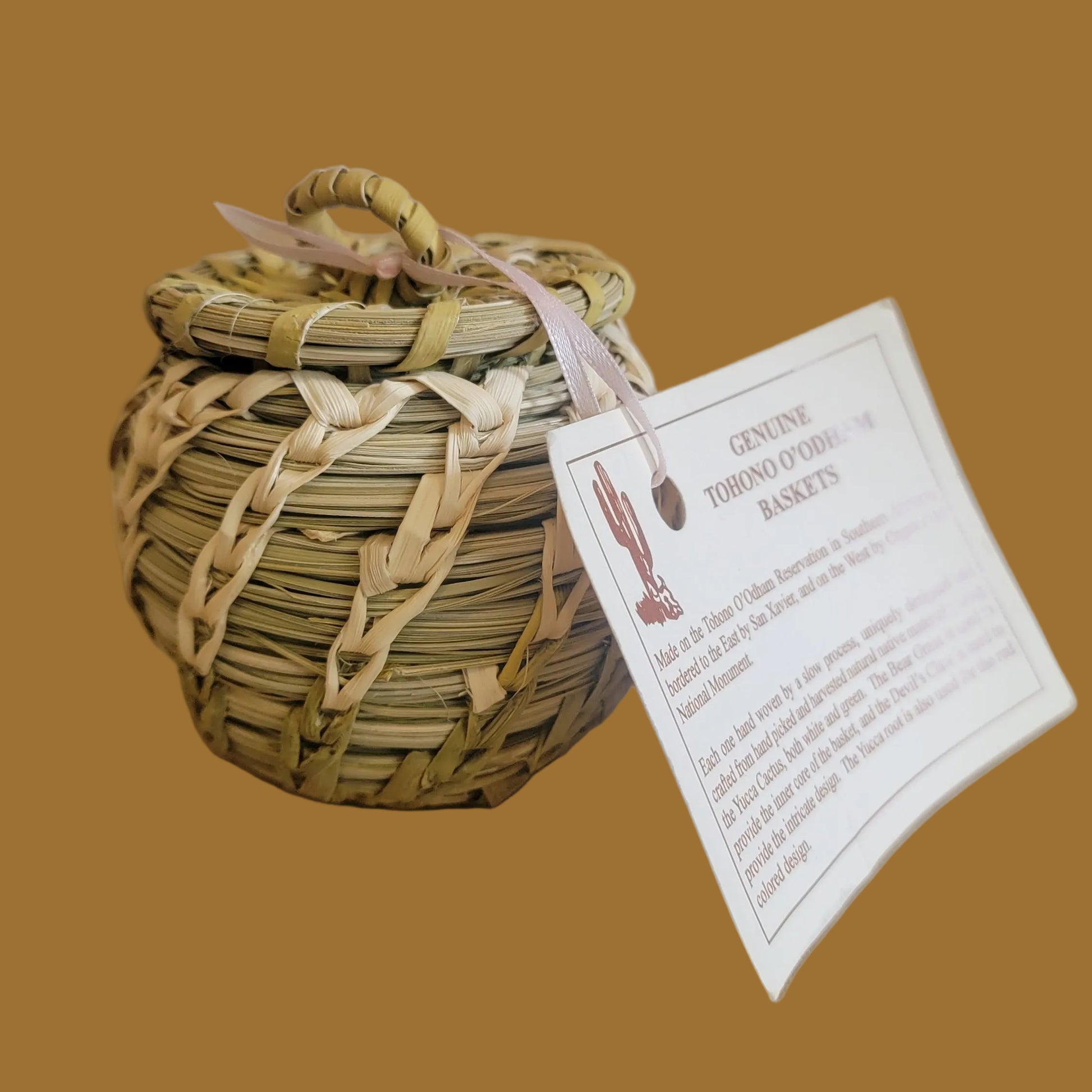 Lidded Split Stitch Papago / Tohono O'Odham Indian Basket