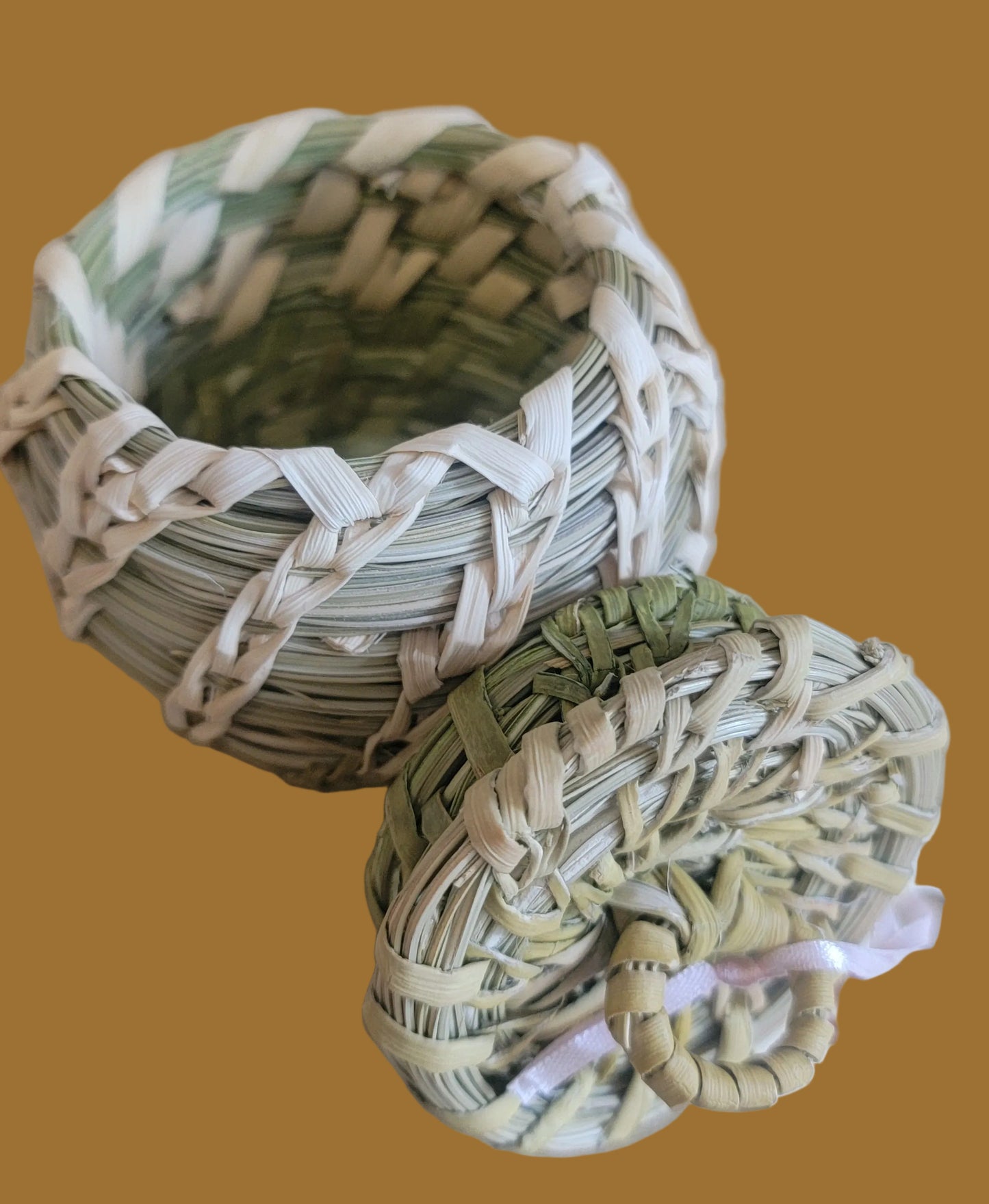 Lidded Split Stitch Papago / Tohono O'Odham Indian Basket