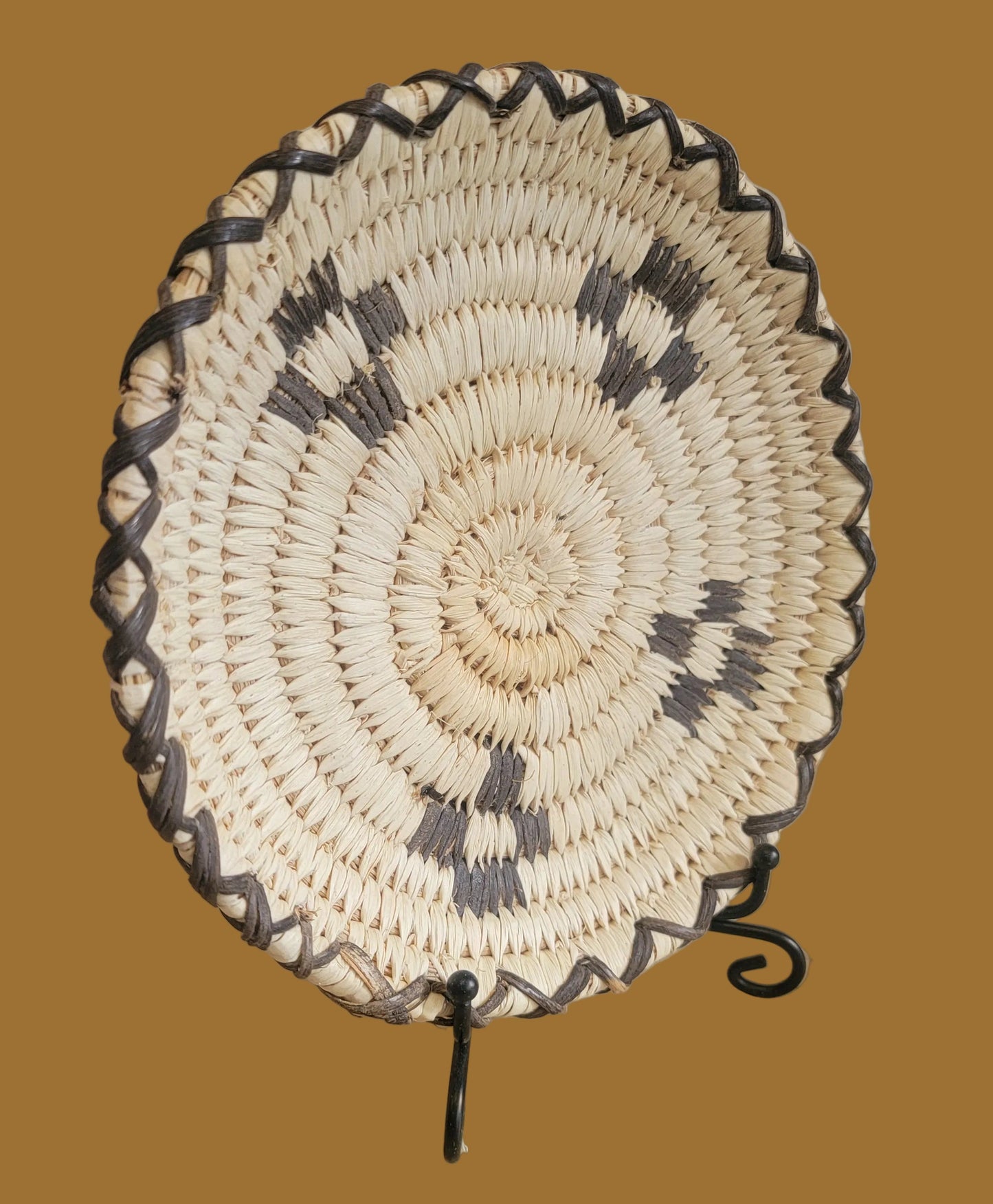 Devils Claw w/ Yucca Papago/ Tohono O'Odham Indian Basket