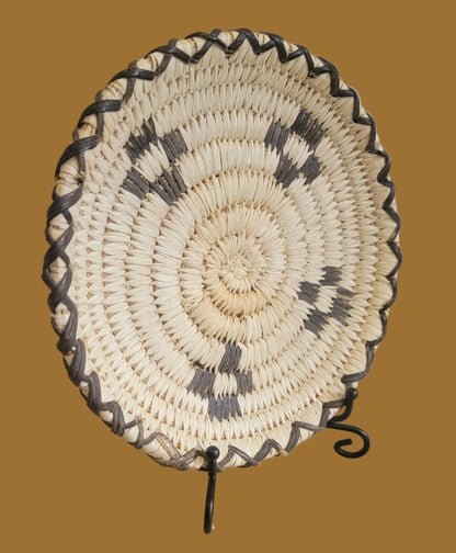 Devils Claw w/ Yucca Papago/ Tohono O'Odham Indian Basket
