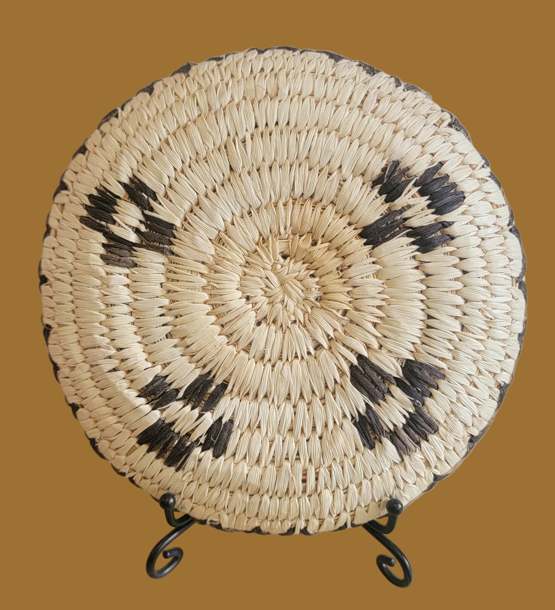 Devils Claw w/ Yucca Papago/ Tohono O'Odham Indian Basket