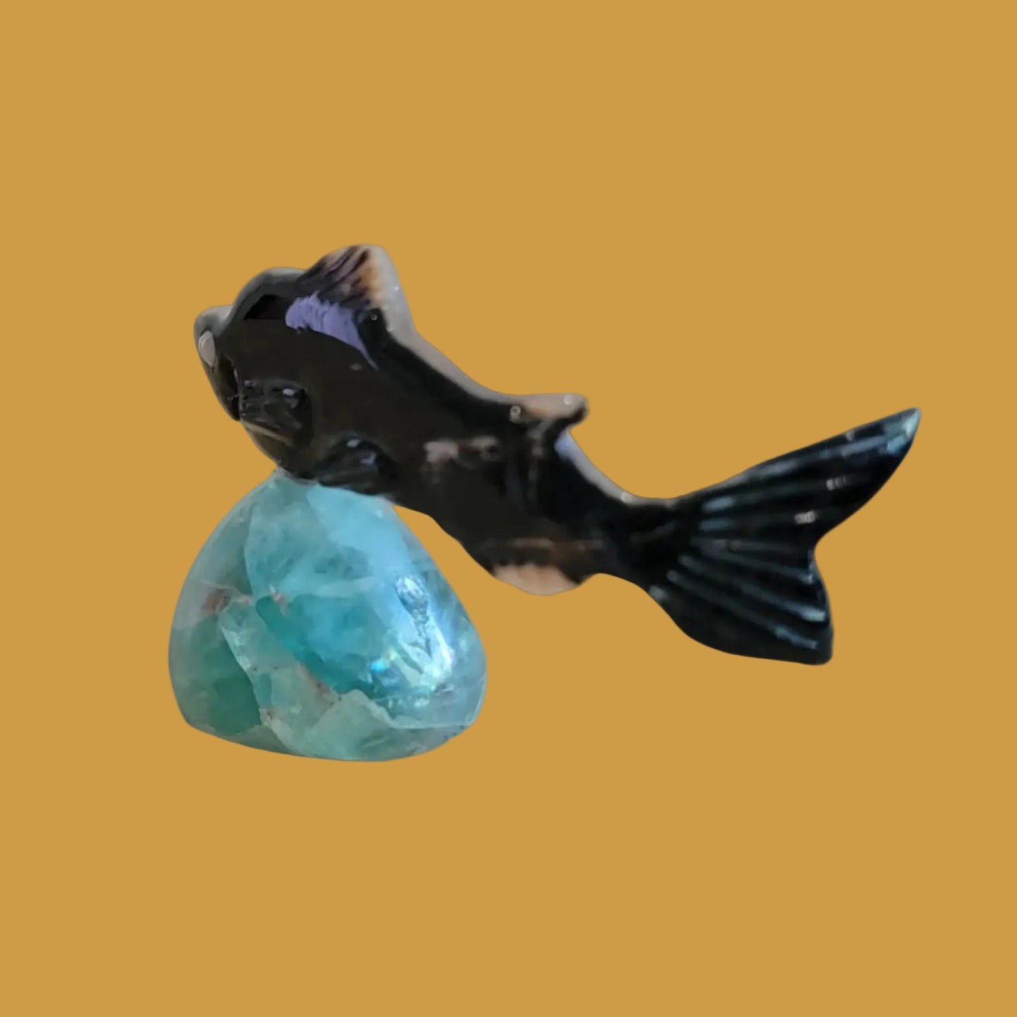 Silver Lip Shell Fish w/Fluorite Base Zuni Fetish