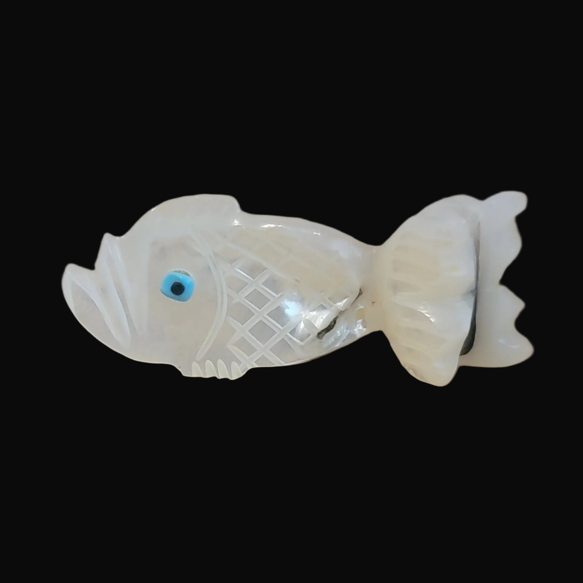 Mother of Pearl Bass/Fish Zuni Fetish