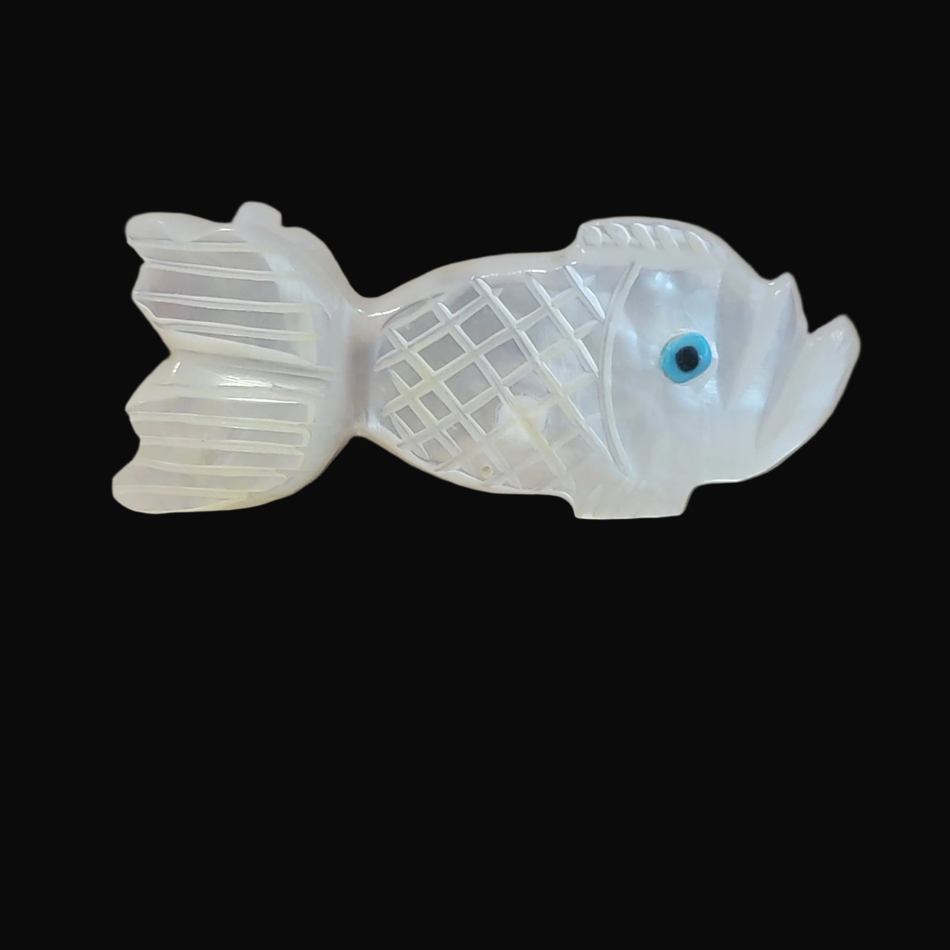 Mother of Pearl Bass/Fish Zuni Fetish
