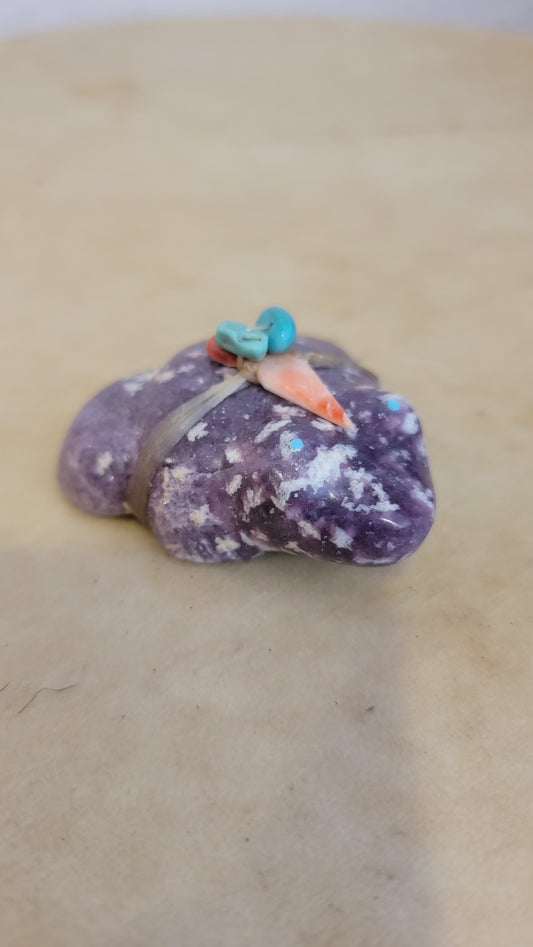 Lepidolite Frog w/Pack Zuni Fetish