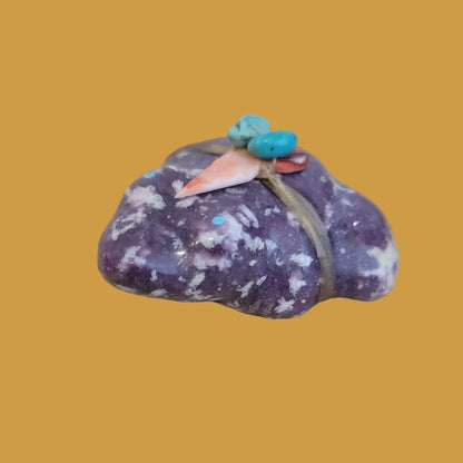 Lepidolite Frog w/Pack Zuni Fetish