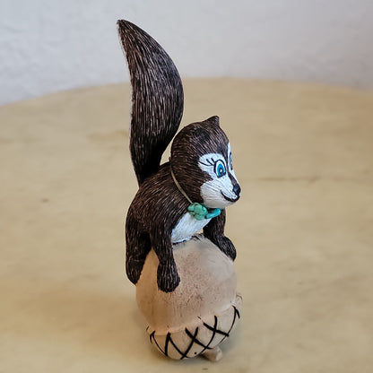 Cottonwood Squirrel w/Acorn Zuni Fetish and Folk Art