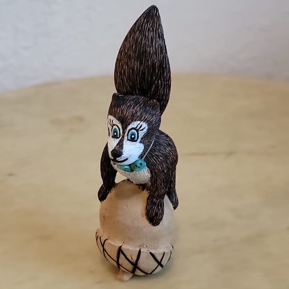 Cottonwood Squirrel w/Acorn Zuni Fetish and Folk Art