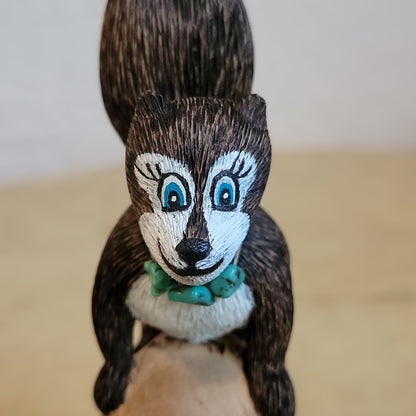 Cottonwood Squirrel w/Acorn Zuni Fetish and Folk Art